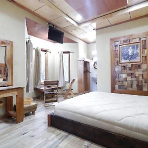 Alloyna Country Cottage Brastagi
